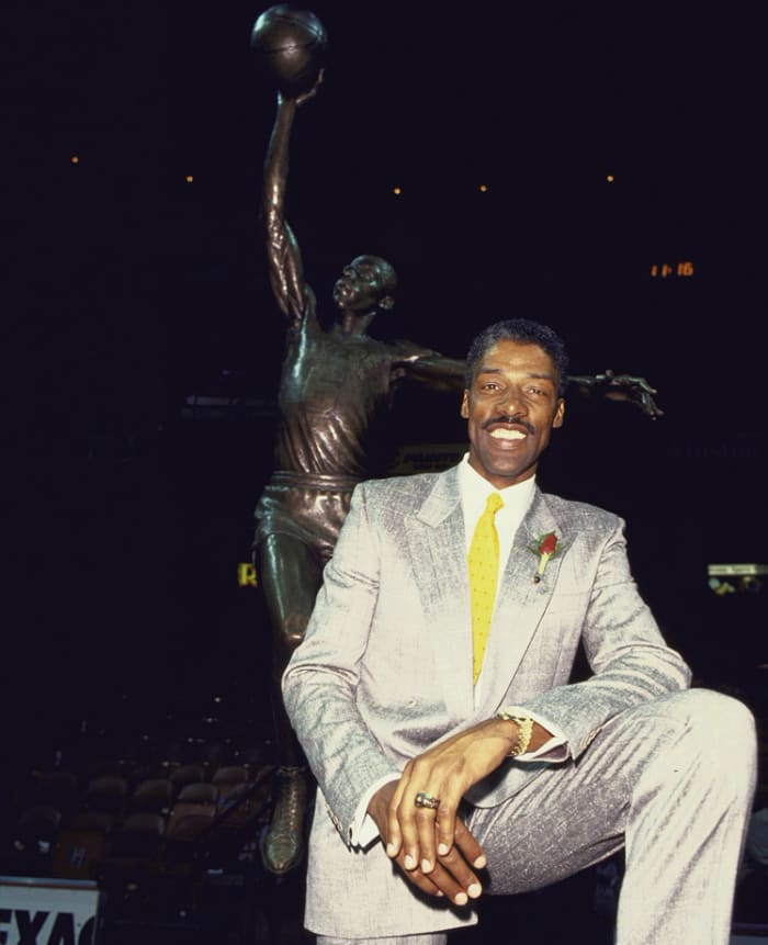 1988-Julius-Erving-statue-01338256.jpg